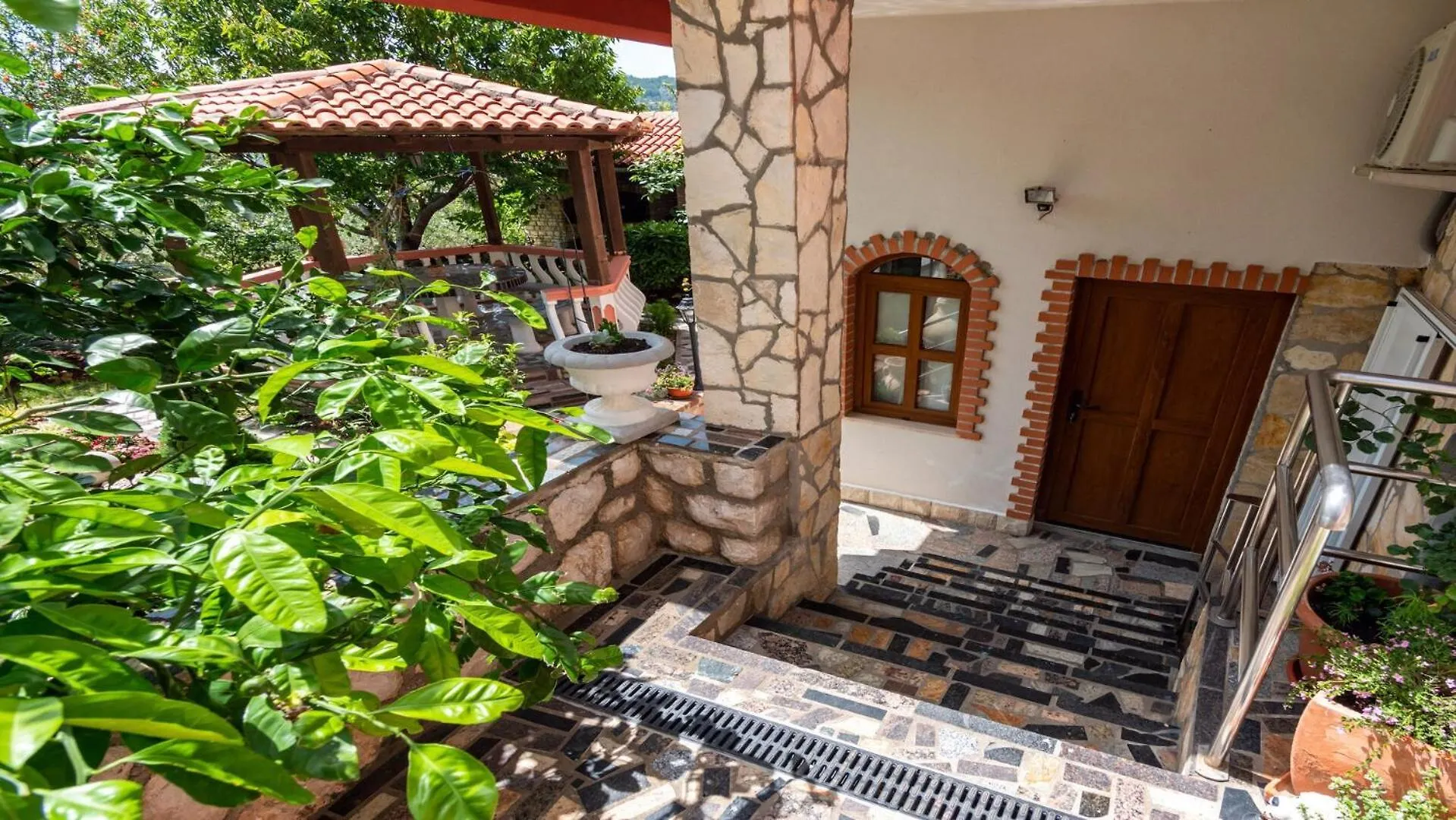 Apartments With A Parking Space Lopar, Rab - 22674  لوبار